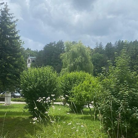 Apartments Bokan Цетине Екстериор снимка