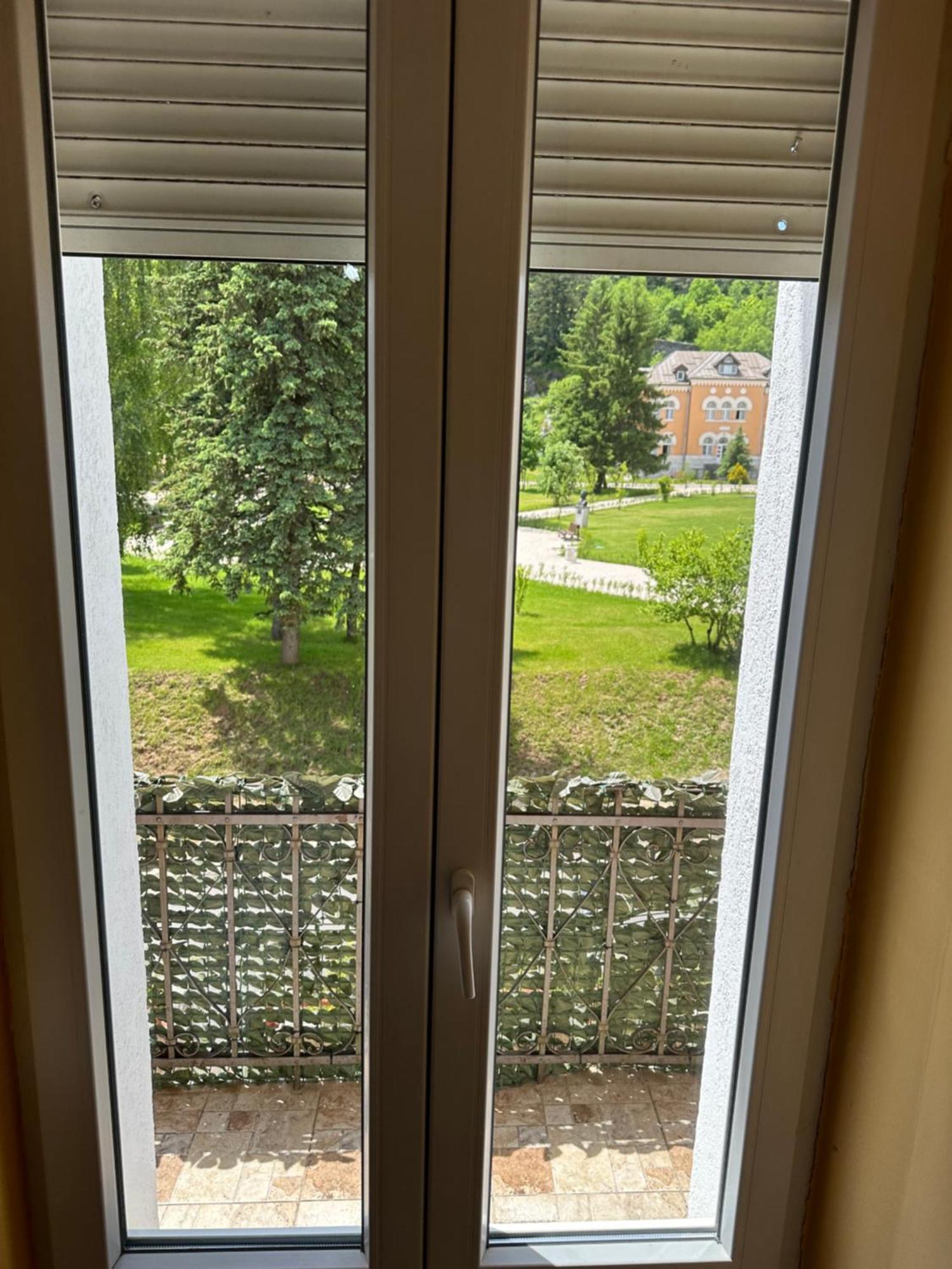 Apartments Bokan Цетине Екстериор снимка
