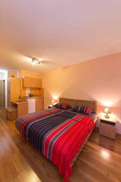 Apartments Bokan Цетине Стая снимка