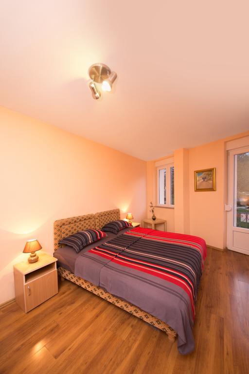 Apartments Bokan Цетине Екстериор снимка