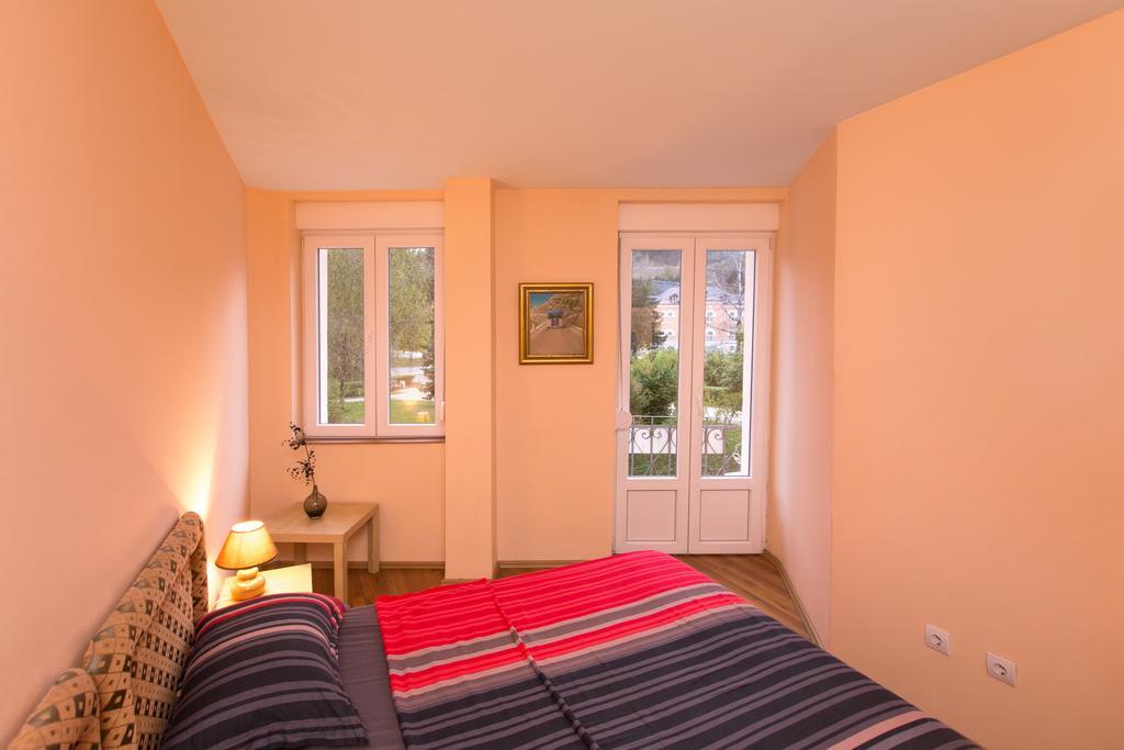 Apartments Bokan Цетине Стая снимка