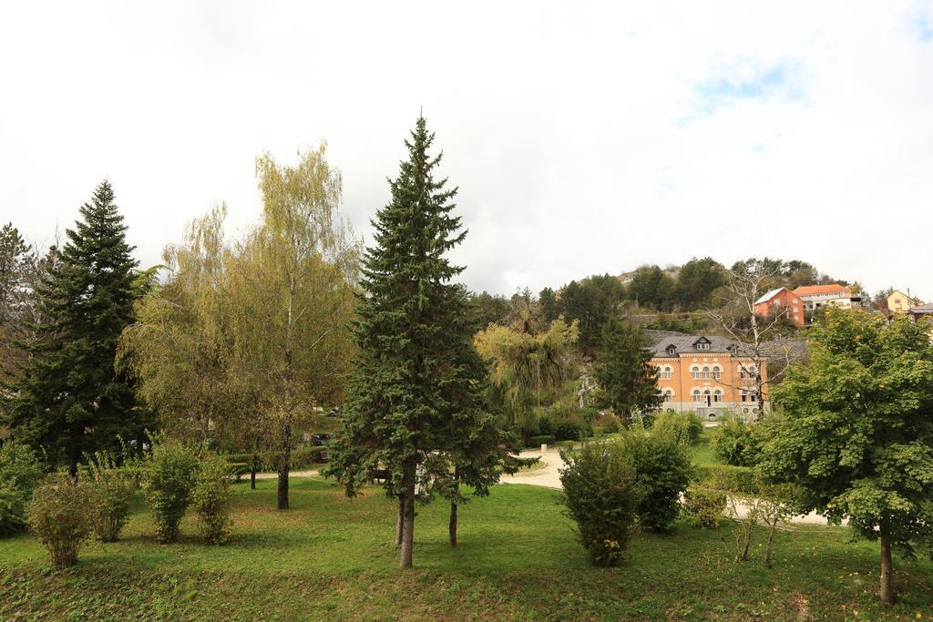 Apartments Bokan Цетине Екстериор снимка