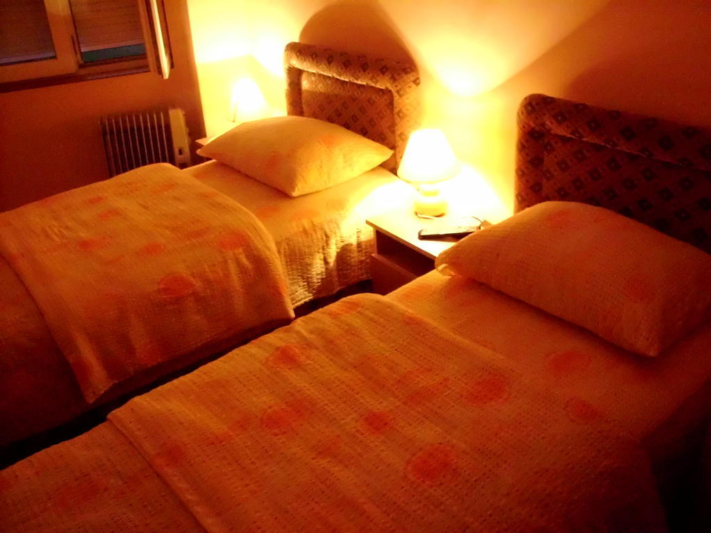 Apartments Bokan Цетине Стая снимка