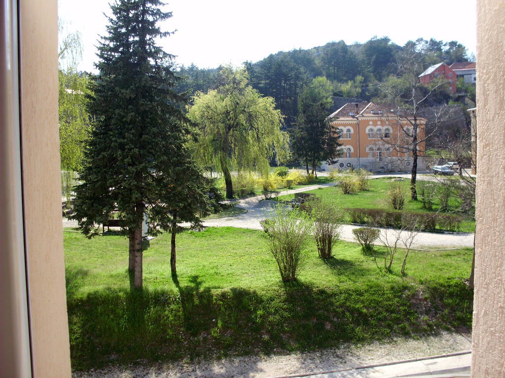 Apartments Bokan Цетине Стая снимка